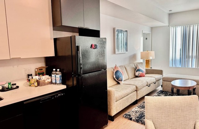 Deluxe 2-Bedroom Stay in the Heart of Los Angeles