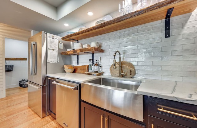 Steps to Sand: Townhome w/Balcony in Jax Beach!