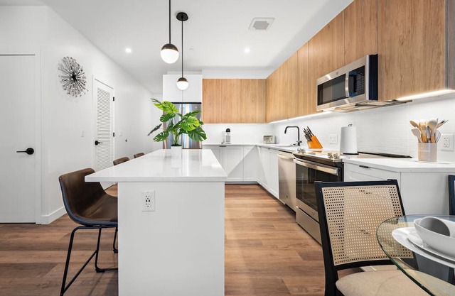 Luxury 2BR Next to the Airport 1598