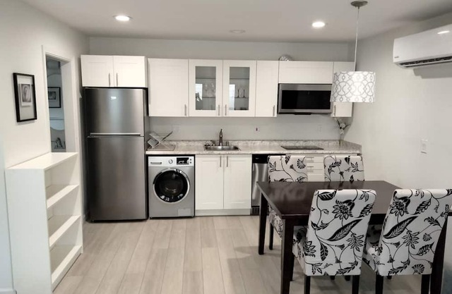 Furnished modern in-law studio in peaceful Agoura Hills