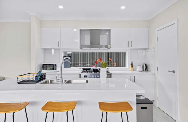 Leppington Two-Level 4Br near Village & Woolworths