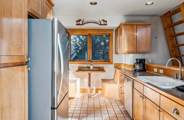 Bright Keystone Getaway w/ Loft, Near Ski Lifts