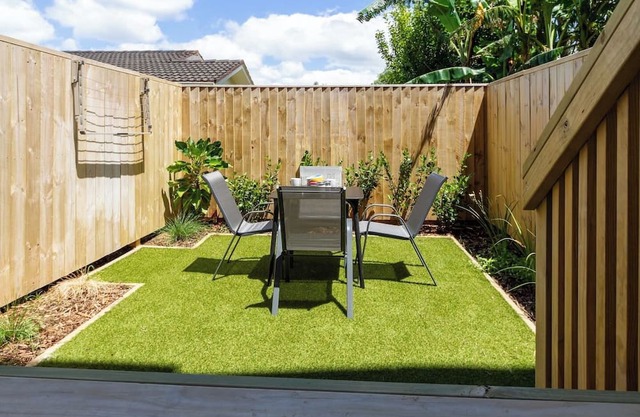 Conveniently Located 2BR Townhouse in West AKL