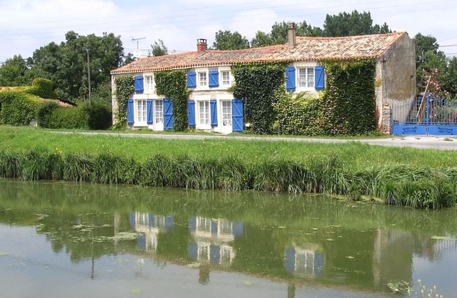 5 Bedroom Farmhouse sleeps 12/14, central heating, open fireplace