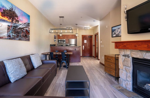 Mountain Facing Ski-In/Ski-Out Top Floor 1 Bedroom Condo