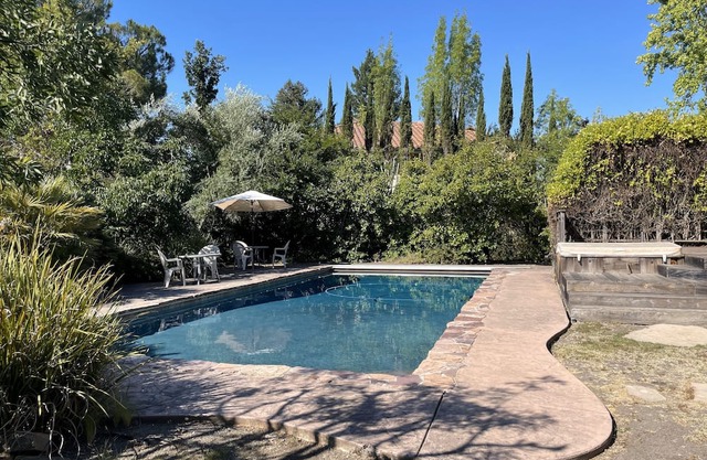 3-bedroom home in Calistoga with pool and hot tub