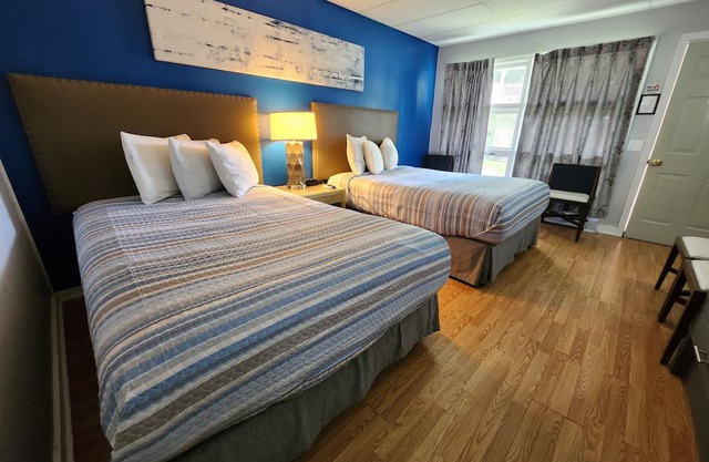 Charming 1-bedroom hotel with AC and WiFi in wonderful Lake George