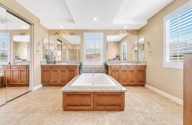 5 bed rooms 3.5 bathroomnPool tablenHome theaternFire place indoor /outdoor