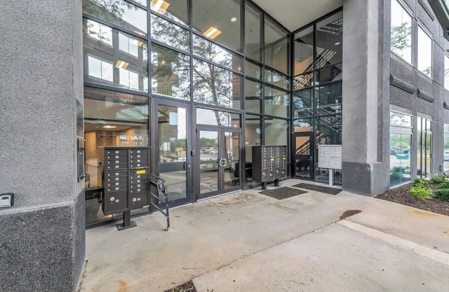 Modern Industrial Loft Near Airport High-SpeedWiFi