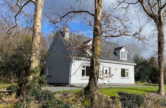 3 bedroom home to sleep 7 with stunning views of the Sheen River and Falls