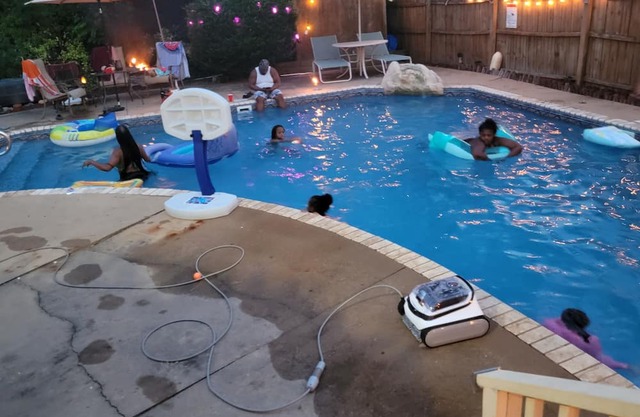 Charming 2-bedroom house in Portsmouth with Wi-Fi, AC, Pool, and pool table.