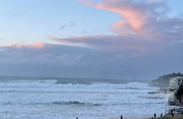 Beach access, cafes, restaurants and coastal walks