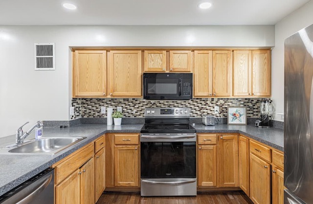 Entire Townhome 3-Bedroom in Navy Yard, Washington DC