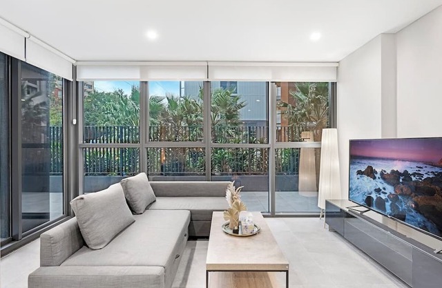 Super fashion 2B2B APT Homebush