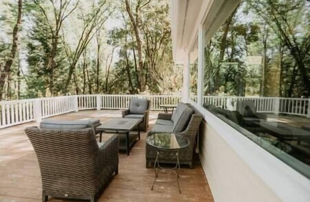 Spacious Honeysuckle House 5 mins from Nevada City