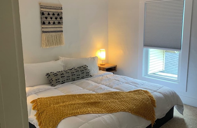 Stowe Lofts-Cozy 2-bedroom condo, peaceful, 5 minutes to Stowe, Fast WiFi