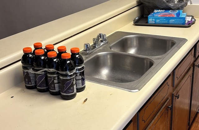 Cozy studio with AC WiFi Towels, Shampoo etc also included.