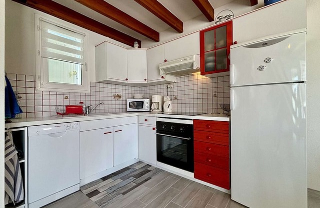 Renovated House Near Beach in Saint-Pierre-d'Oléron – 6 Sleeps, Terrace, Parking