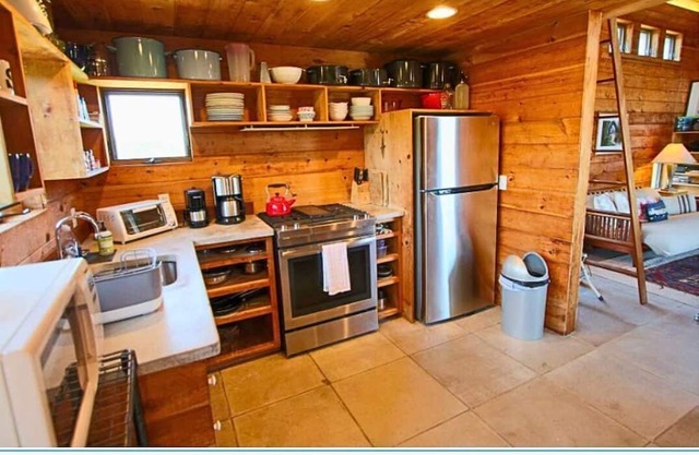 WATERFRONT 1 bedroom CASITA!! WALK TO BEACH ACCESS!