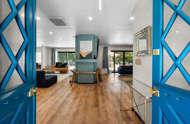 Luxury 3+3 with Spacious Yard w/ Car + Chef option