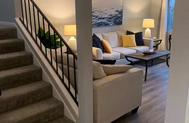 Quiet 3 BR townhome near downtown St.Pete and beaches. Loaded with Amenities.