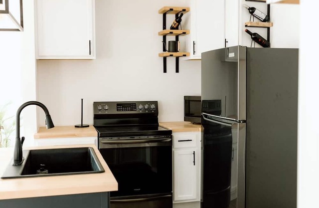 Only 10 minutes away from the Fairgrounds and Bricktown with ample parking!