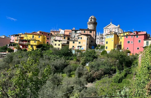 Italian Rustico’ close to 5 Terre, beach and Carrara marble mountains.