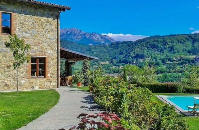 Wonderful private villa for 8 guests with private pool, WIFI, TV, panoramic view and parking