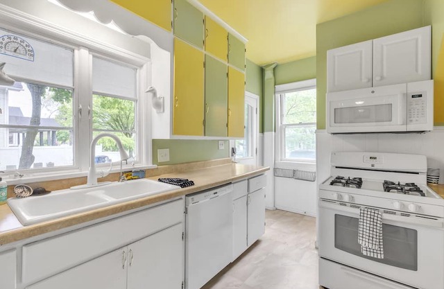 Unique Charmer: Outdoor Space & More near UM