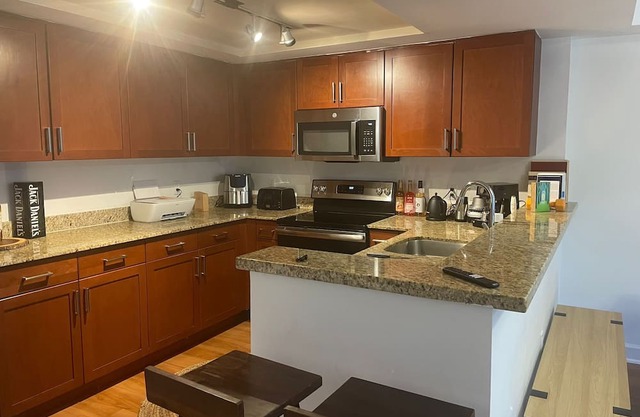 Great room in a South Beach Town House - right on the bay