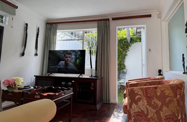 Beautiful Flat in the heart of Bryanston with Backup power, Wi-Fi and Netflix