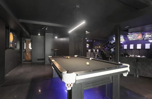 VR Video Gaming Speakeasy