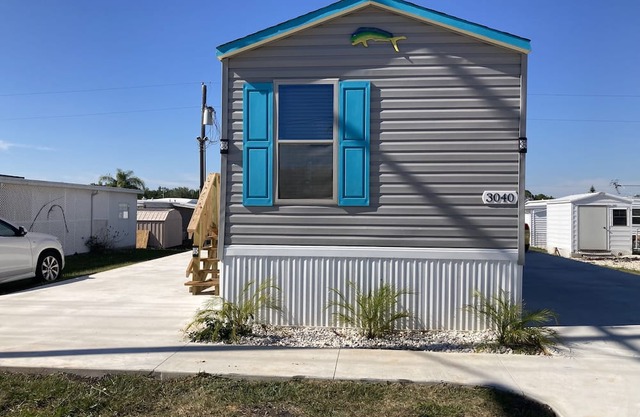Cozy Cottage Brand New Sebring 2 Bed/1 Bath Special -1195 Monthly