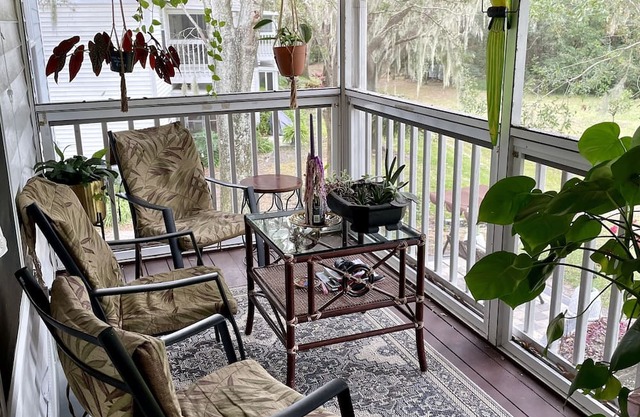 Quiet and convenient bedroom and private bath by Orlando