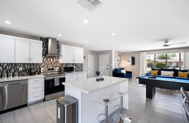 Starlight Oasis w/ Pool Table & Hot Tub!