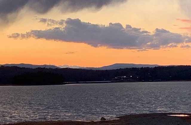 The cottage is located centrally to downtown & a short walk to Lake Blue Ridge.