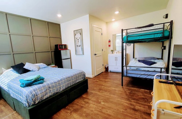 Bigfoot Hideout -Hotel amenities with a social vibe! Wendigo room #6