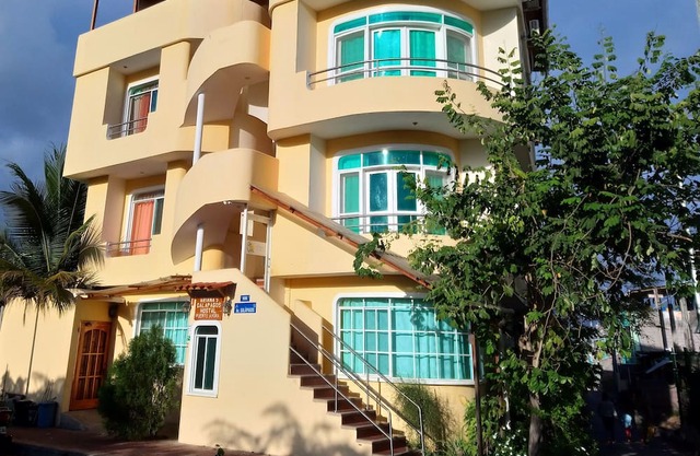 KING-SIZE BED OR TWO TWIN BEDS SUITE ON SECOND FLOOR WITH CITY VIEW BALCONY