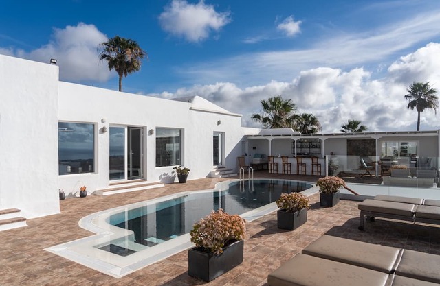 Villa de vacaciones 'Casa Serena Luxury' con vistas al mar, Wi-Fi y aire acondicionado