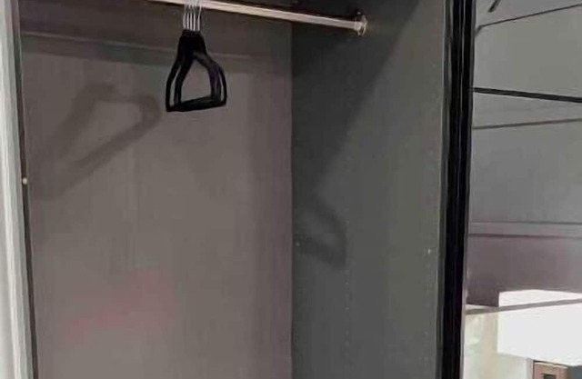 H&S Pleasure Suite with Jacuzzi 8 mi from IAH