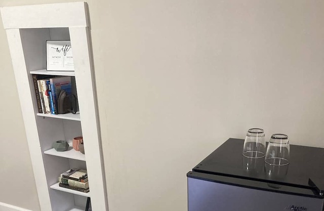 Pine Guesthouse—Asheville area