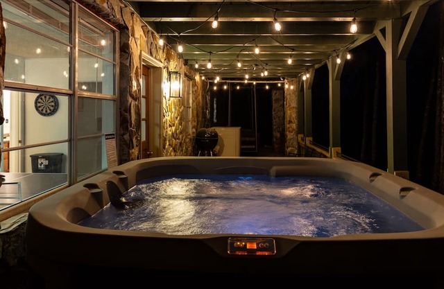 Neverland Escape | Riverfront, Hot Tub & Games