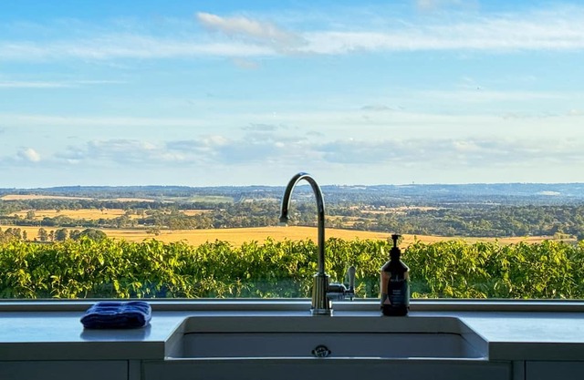 Luxury Mt Eliza House Expansive Mountain View