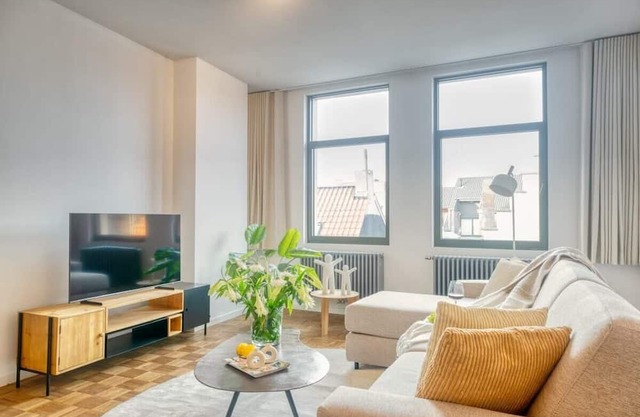 Bright 1BR Haven in Antwerp with Terrace