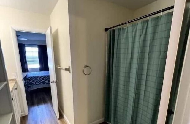 Newly Renovated, Spacious & Near Everything and Space Launches!! Unit 2