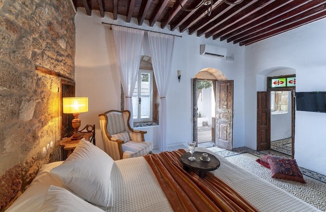 Mini villa with private courtyard in the heart of Lindos.