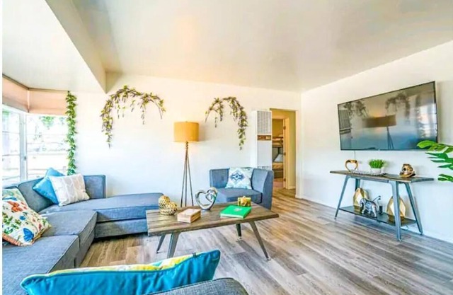 3 Bedroom Modern LuxeRetreat w/ BBQ & Billiards