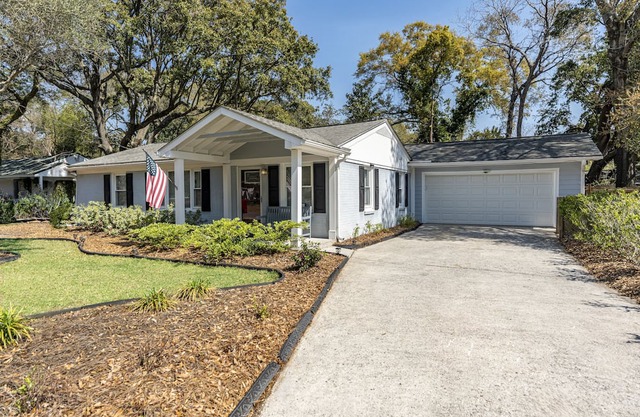 3 BR with private pool close to beaches