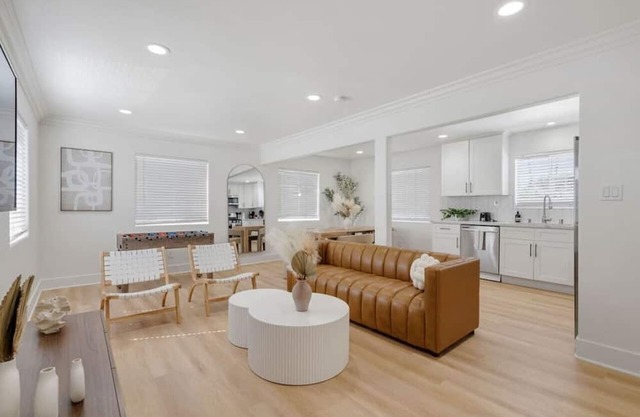 Scandinavian Top Unit Apt! Game Table + Parking