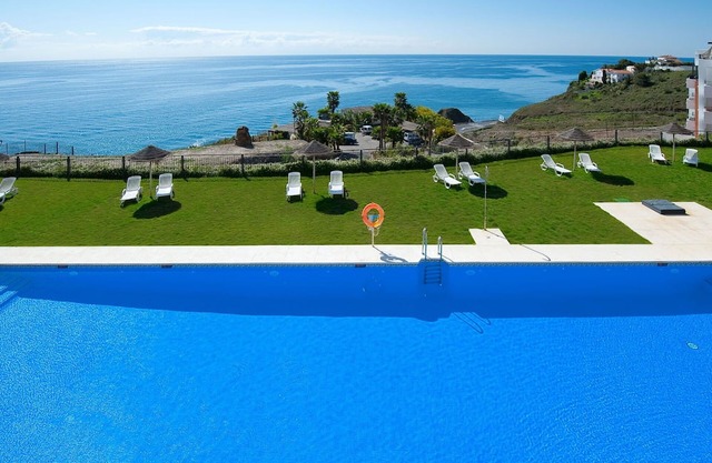 Lovely apartment for 6 people with WIFI, pool, A/C, TV, terrace, pets allowed and parking